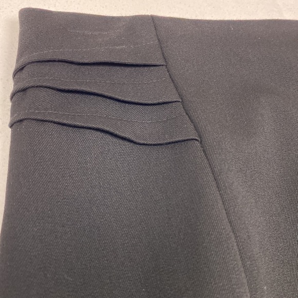 Express black skirt fully lined size 4 - Picture 2 of 11